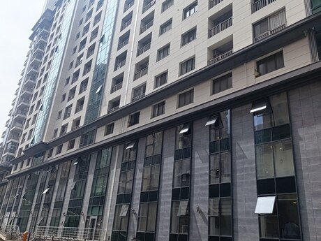 3-комн. новостройка - м. Иншаатчылар - 155 м²