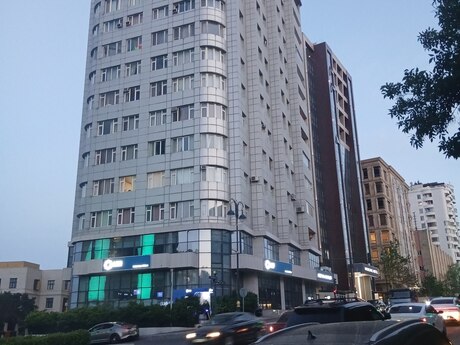 2 otaqlı yeni tikili - Elmlər Akademiyası m. - 155 m²