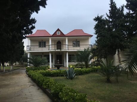 7 otaqlı həyət evi/bağ evi - Mərdəkan q. - 375 m²