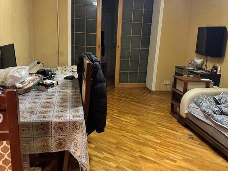 2 otaqlı köhnə tikili - İnşaatçılar m. - 55 m²