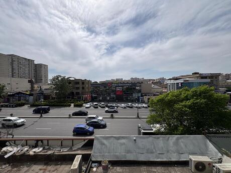 2 otaqlı köhnə tikili - İnşaatçılar m. - 60 m²