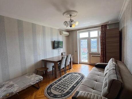 2 otaqlı köhnə tikili - İnşaatçılar m. - 60 m²