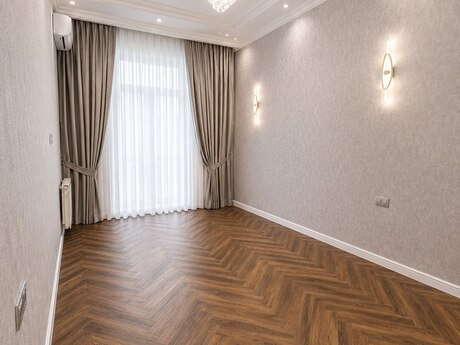 2-комн. новостройка - м. 28 мая - 95 м²