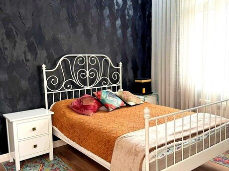 4 otaqlı yeni tikili - İnşaatçılar m. - 160 m²