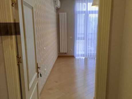 2-комн. вторичка - м. Элмляр Академиясы - 55 м²