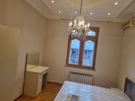 2 otaqlı köhnə tikili - 28 May m. - 70 m²