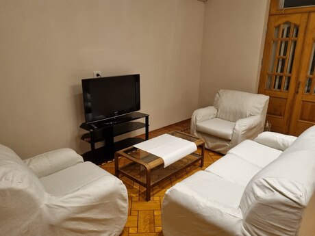 2 otaqlı köhnə tikili - 28 May m. - 70 m²