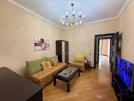 3-комн. вторичка - м. Низами - 90 м²