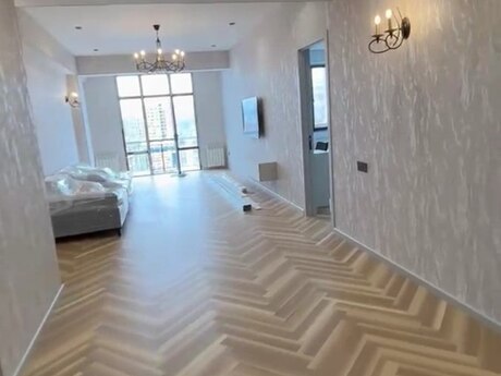 3-комн. новостройка - м. 28 мая - 100 м²