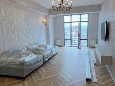 3-комн. новостройка - м. 28 мая - 100 м²
