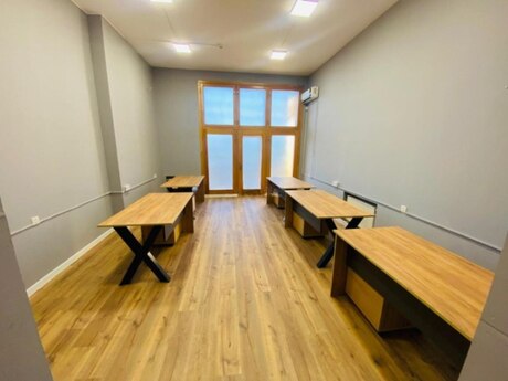 4-комн. офис - м. Элмляр Академиясы - 135 м²