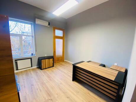 4-комн. офис - м. Элмляр Академиясы - 135 м²