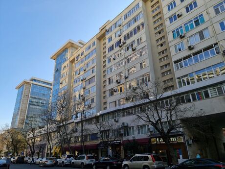 3-комн. вторичка - м. Сахил - 70 м²