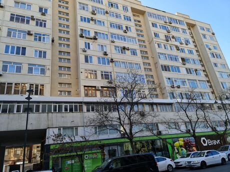 3-комн. вторичка - м. Сахил - 70 м²