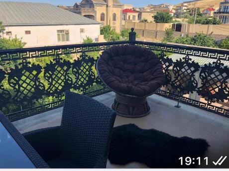 8 otaqlı həyət evi/bağ evi - Novxanı q. - 450 m²