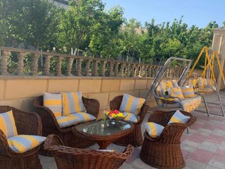 8 otaqlı həyət evi/bağ evi - Novxanı q. - 450 m²