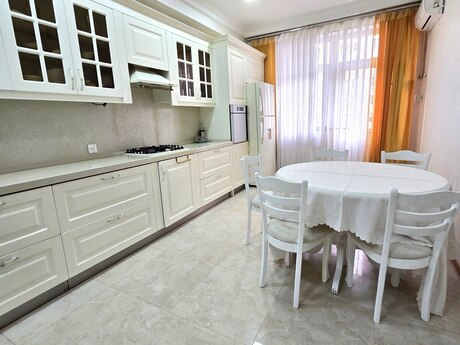 4 otaqlı yeni tikili - Şah İsmayıl Xətai m. - 120 m²