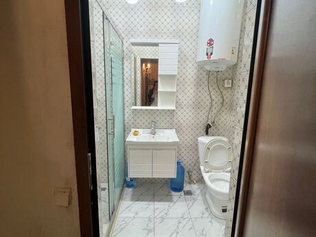 2-комн. вторичка - м. Элмляр Академиясы - 65 м²