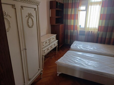 2-комн. вторичка - м. Элмляр Академиясы - 65 м²