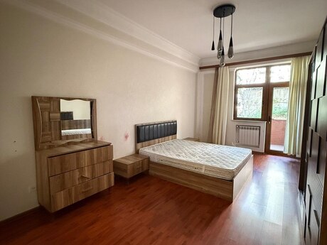 5 otaqlı yeni tikili - 28 May m. - 175 m²