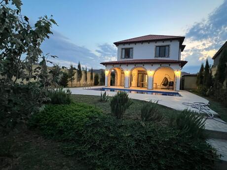 5 otaqlı həyət evi/bağ evi - Buzovna q. - 140 m²