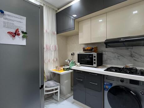 3-комн. вторичка - м. Элмляр Академиясы - 65 м²