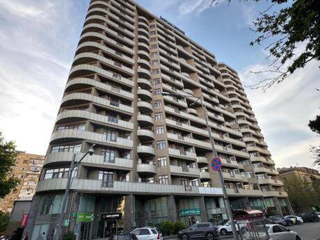4-комн. новостройка - м. Элмляр Академиясы - 176 м²
