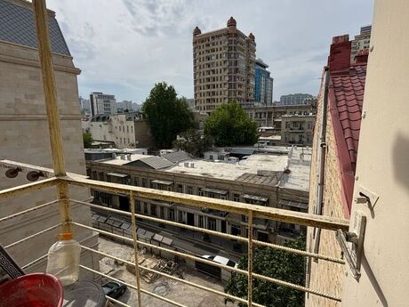 2-комн. вторичка - м. Сахил - 60 м²