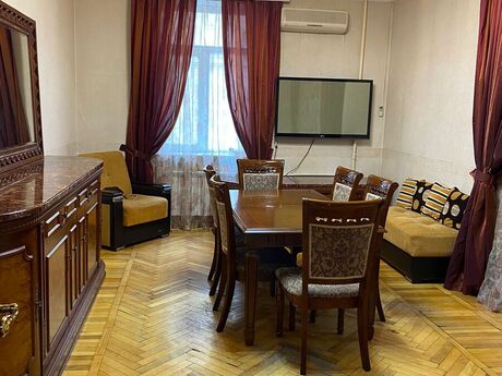 2-комн. вторичка - м. 28 мая - 60 м²