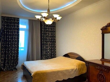 3-комн. новостройка - м. Низами - 106 м²