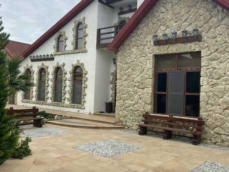 5 otaqlı həyət evi/bağ evi - Mərdəkan q. - 250 m²