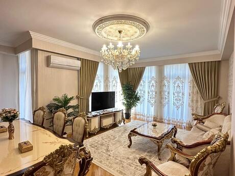 3-комн. новостройка - м. 28 мая - 150 м²