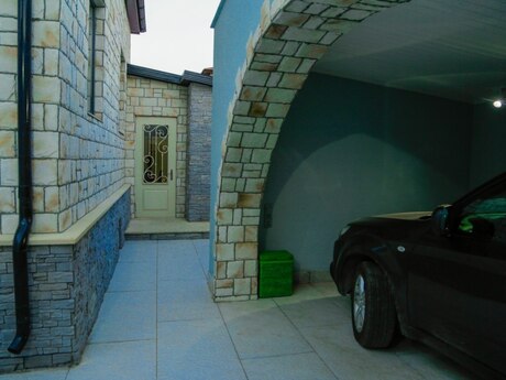 4 otaqlı həyət evi/bağ evi - Novxanı q. - 170 m²