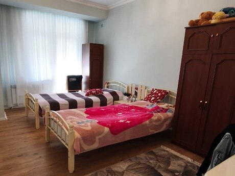4 otaqlı yeni tikili - 8 Noyabr m. - 130 m²