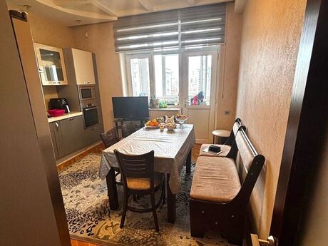 3 otaqlı yeni tikili - 8 Noyabr m. - 138 m²