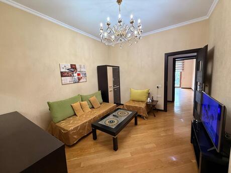 3 otaqlı köhnə tikili - Nizami m. - 90 m²