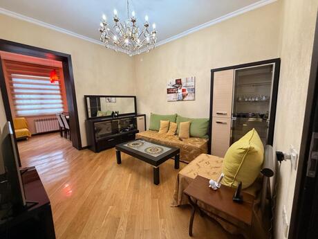 3 otaqlı köhnə tikili - Nizami m. - 90 m²