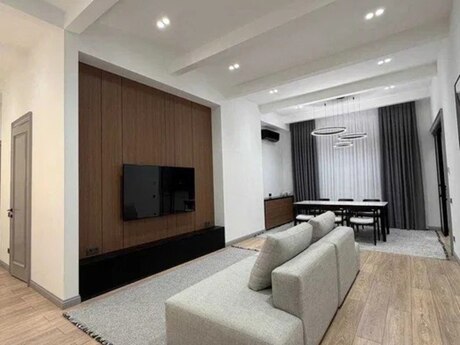 2-комн. новостройка - м. 28 мая - 70 м²