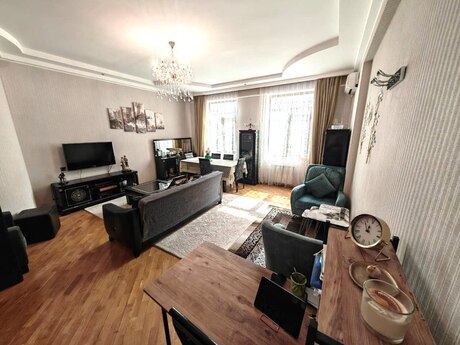 3-комн. новостройка - м. Низами - 140 м²