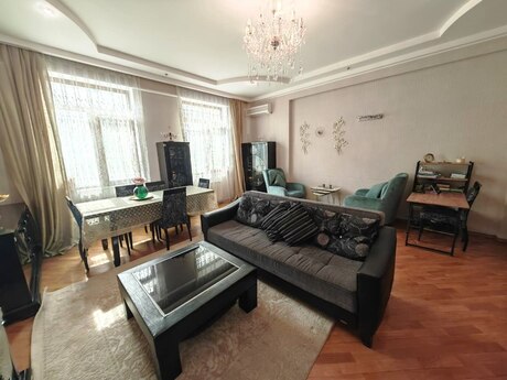 3-комн. новостройка - м. Низами - 140 м²