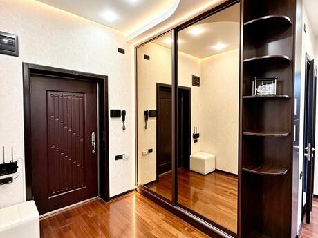 3-комн. новостройка - м. 28 мая - 115 м²