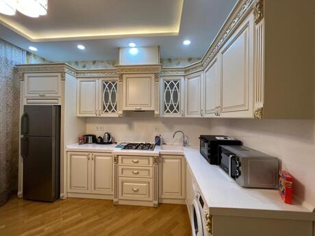 2-комн. новостройка - м. 8 ноября - 110 м²