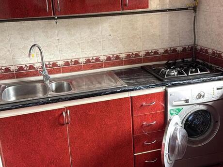 3-комн. новостройка - м. 8 ноября - 80 м²