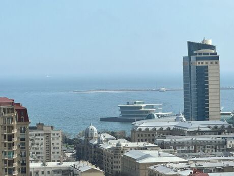 3-комн. новостройка - м. 28 мая - 90 м²