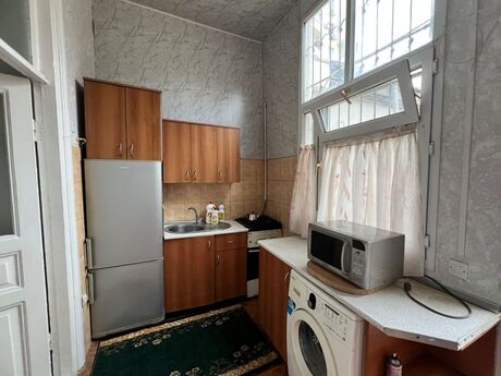 2-комн. вторичка - м. Сахил - 50 м²