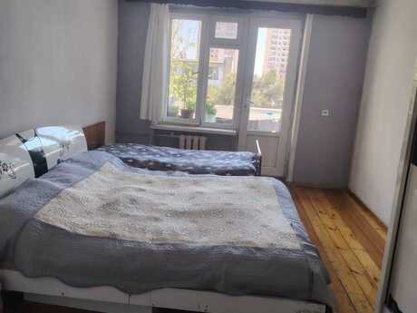 3-комн. вторичка - м. Иншаатчылар - 65 м²