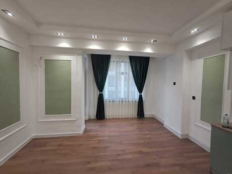 3-комн. новостройка - м. 28 мая - 80 м²