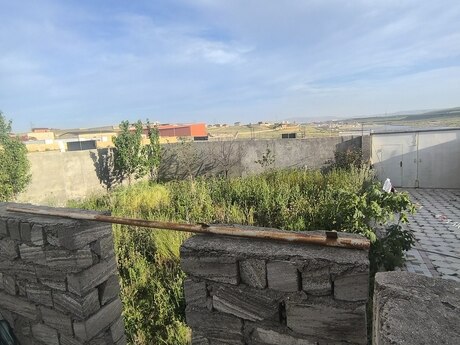 4 otaqlı həyət evi/bağ evi - Saray q. - 130 m²
