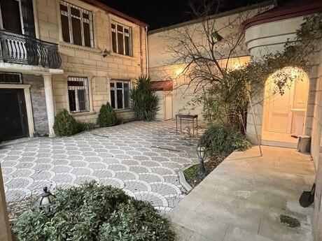 6 otaqlı həyət evi/bağ evi - Nəsimi m. - 370 m²