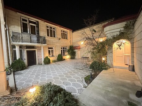 6 otaqlı həyət evi/bağ evi - Nəsimi m. - 370 m²